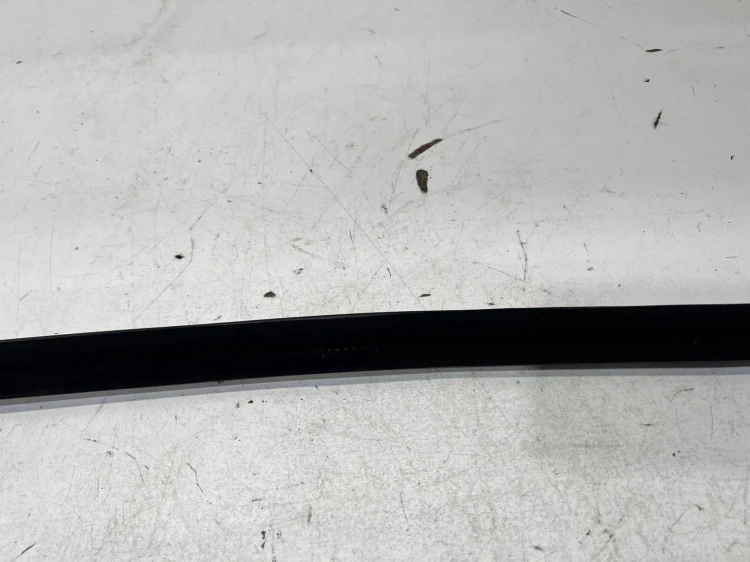 LISTWA ZGARNIAJĄCA SZYBY LEWY PRZÓD AUDI Q7 4M 4M0837479