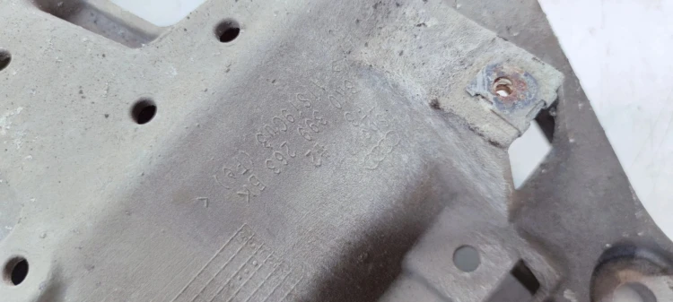ŁAPA PODPORA SKRZYNI BIEGÓW AUDI A4 B8 A5 8T Q5 8K0399263BK