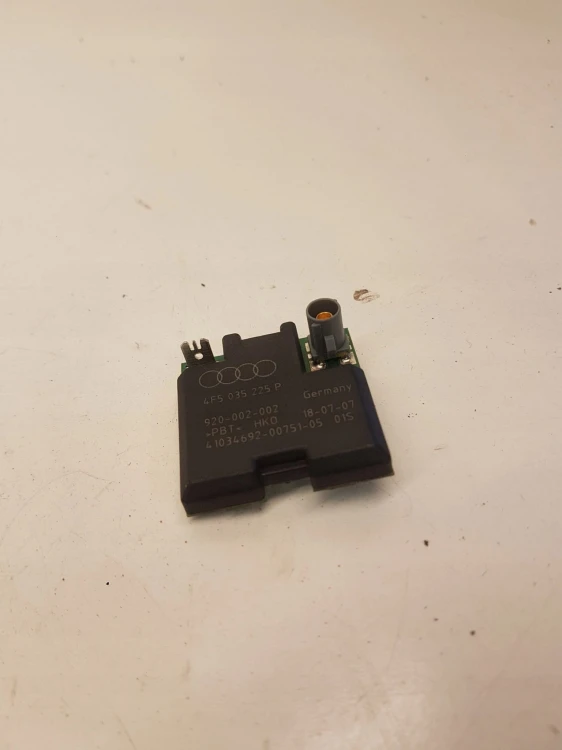 WZMACNIACZ ANTENOWY AUDI A3 A4 A6 4F5035225P