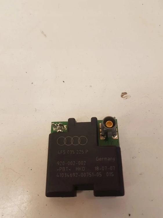WZMACNIACZ ANTENOWY AUDI A3 A4 A6 4F5035225P