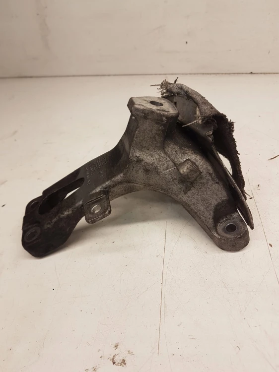 ŁAPA SILNIKA PRAWA AUDI A4 B8 A5 Q5 8K0199308AQ