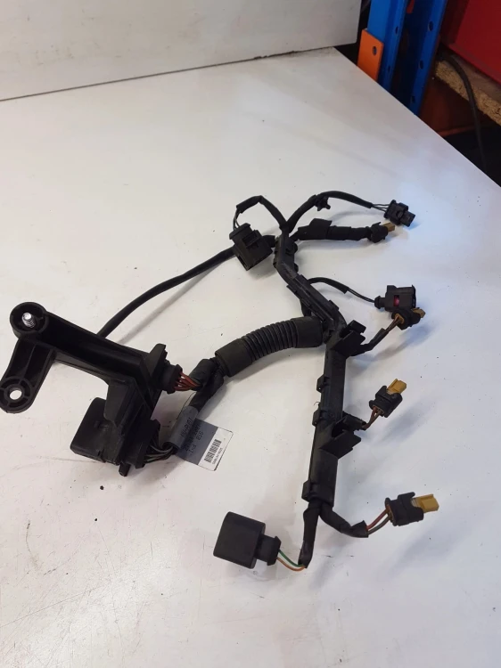 INSTALACJI WTRYSKÓW AUDI A4 A5 1.8 TFSI 06H971824A