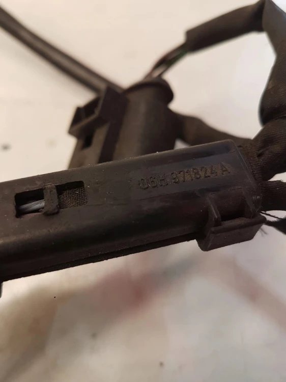 INSTALACJI WTRYSKÓW AUDI A4 A5 1.8 TFSI 06H971824A