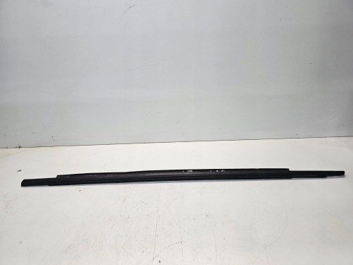 LISTWA MAT SZYBY LEWY PRZÓD AUDI A3 8V 5-DRZWI 8V4837477