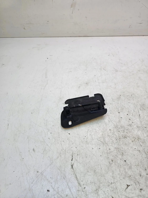 ZAMEK MASKI RYGIEL LEWY AUDI A3 8V 8V0823185C