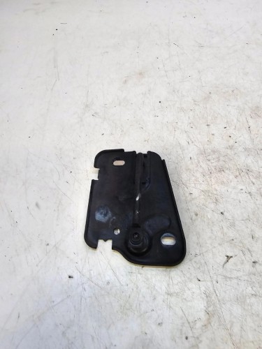 ZAMEK MASKI RYGIEL LEWY AUDI A3 8V 8V0823185C