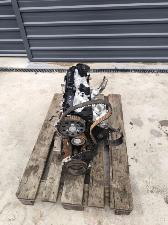 SILNIK BEZ OSPRZĘTU AUDI VW SEAT SKODA 1.6 TDI CAY ORYGINAŁ !!!
