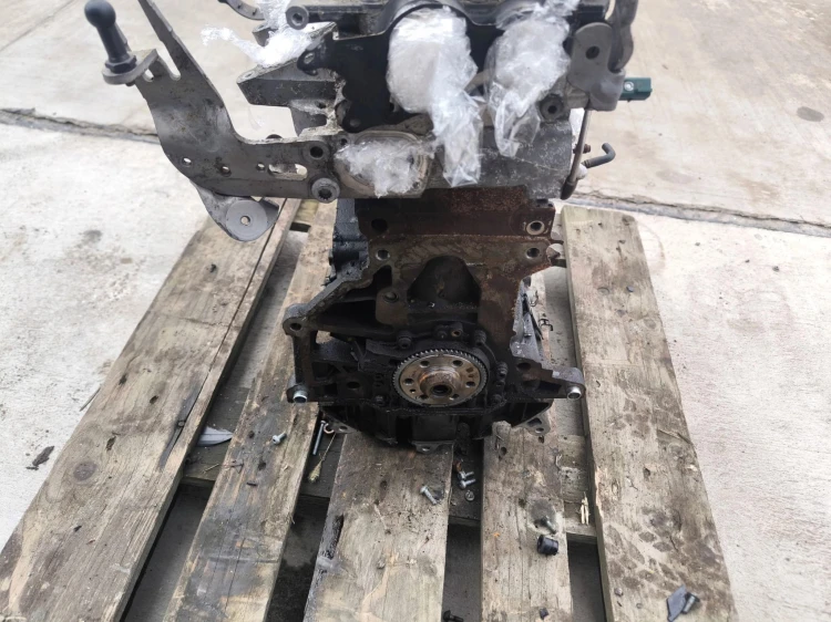 SILNIK BEZ OSPRZĘTU AUDI VW SEAT SKODA 1.6 TDI CAY ORYGINAŁ !!!