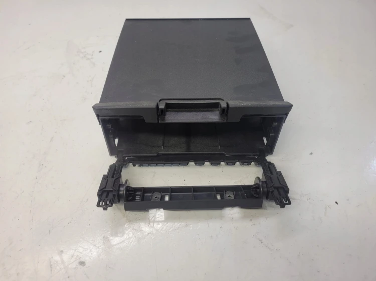 UCHWYT MOCOWANIE ZMIENIARKI AUDI Q7 4L 4L0864981E