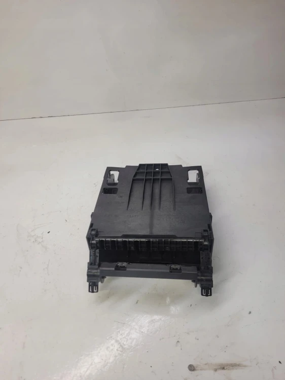 UCHWYT MOCOWANIE ZMIENIARKI AUDI Q7 4L 4L0864981E