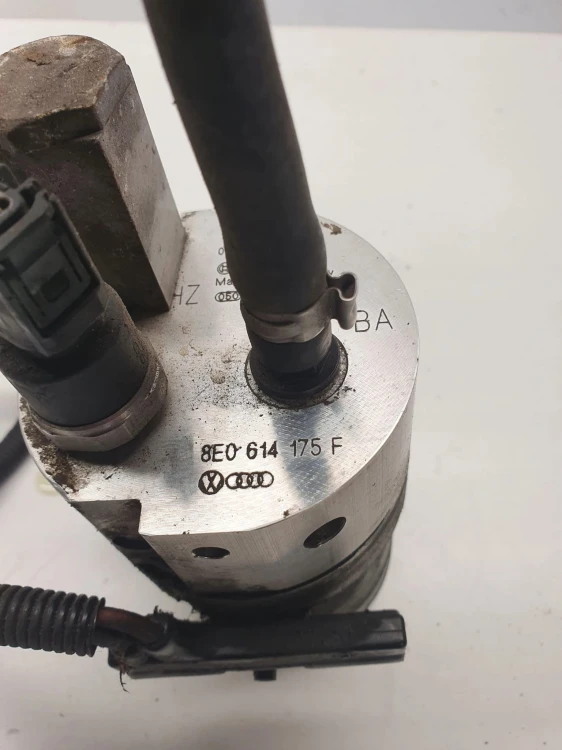 POMPA DOŁADOWANIA VW AUDI A6 C5 2,5 TDI 8E0614175F