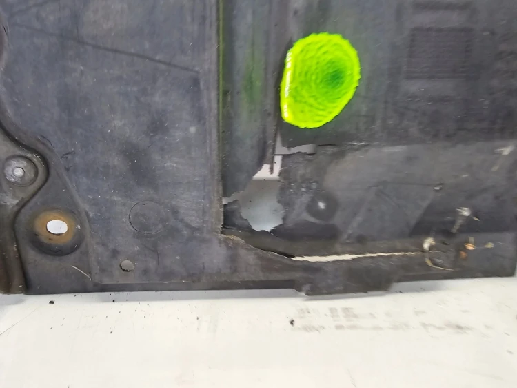 OSŁONA POD SILNIK PŁYTA AUDI A4 B7 8E0863823M