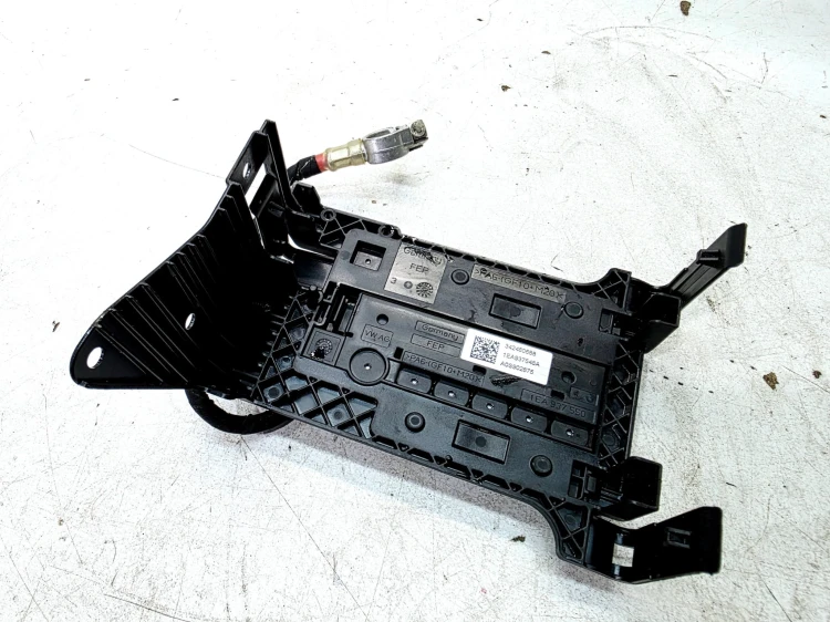 SKRZYNKA BEZPIECZNIKÓW KLEMA + AUDI Q4 E-TRON 1EA937548A