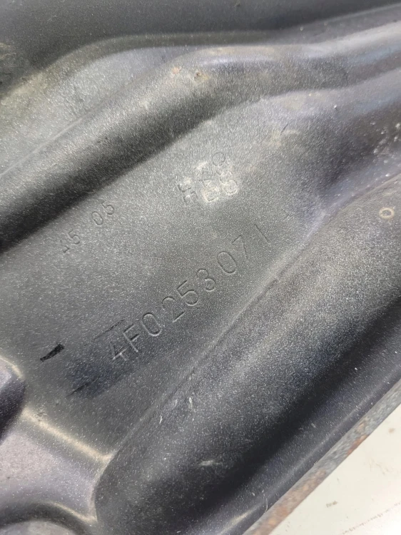 ŁAPA PODPORA SKRZYNI AUDI A6 C6 4F0253071A