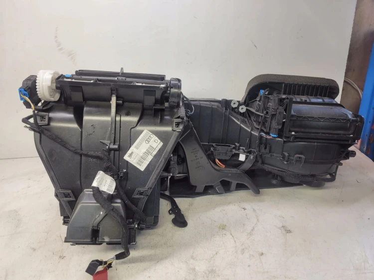 NAGRZEWNICA KOMPLETNA AUDI A3 8P LIFT 8P1820003D