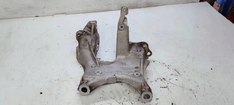 ŁAPA SILNIKA WSPORNIK PRAWY AUDI A6 C8 80A399296S