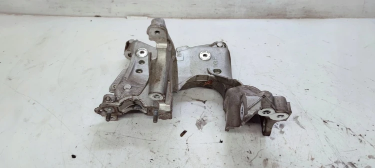 ŁAPA SILNIKA WSPORNIK PRAWY AUDI A6 C8 80A399296S