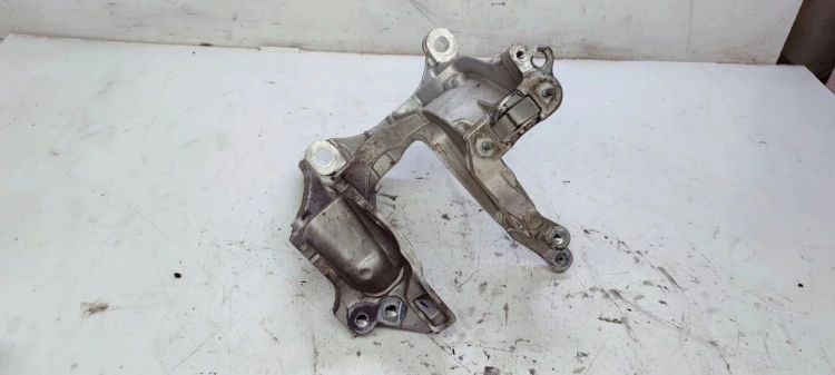 ŁAPA SILNIKA WSPORNIK PRAWY AUDI A6 C8 80A399296S