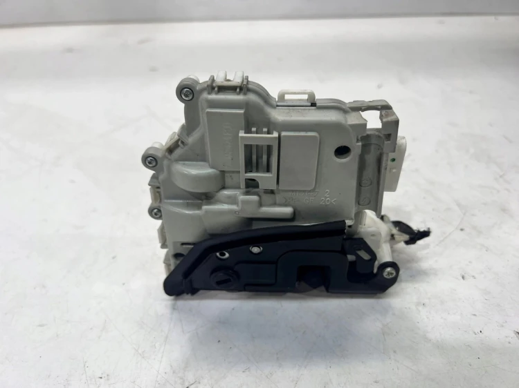 ZAMEK DRZWI LEWY TYŁ AUDI A1 A3 A4 A5 Q5 ITP 8X0839015E 5 PIN
