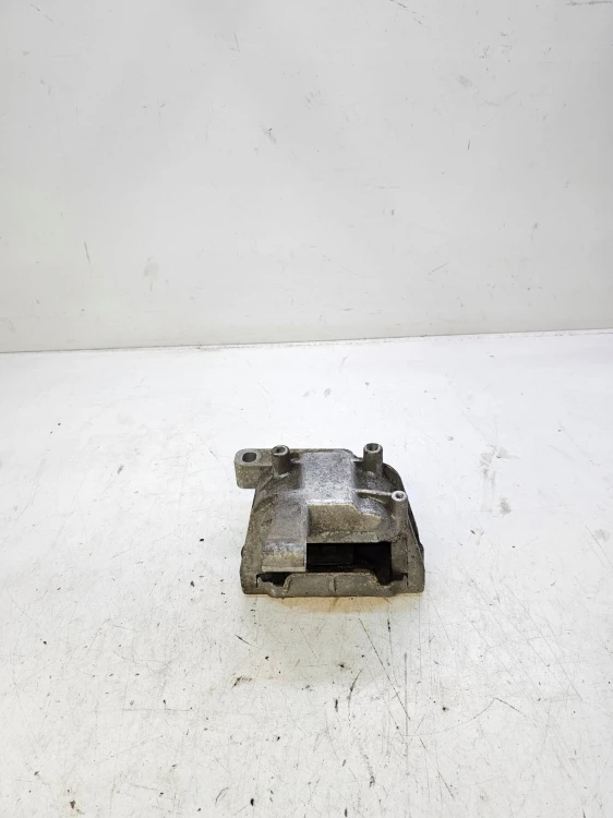 ŁAPA PODUSZKA SILNIKA AUDI Q3 8U 2.0TDI 5N0199262F