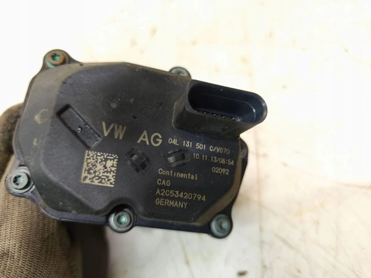 PRZEPUSTNICA AUDI VOLKSWAGEN SEAT SKODA 2.0 TDI 04L131501C V070