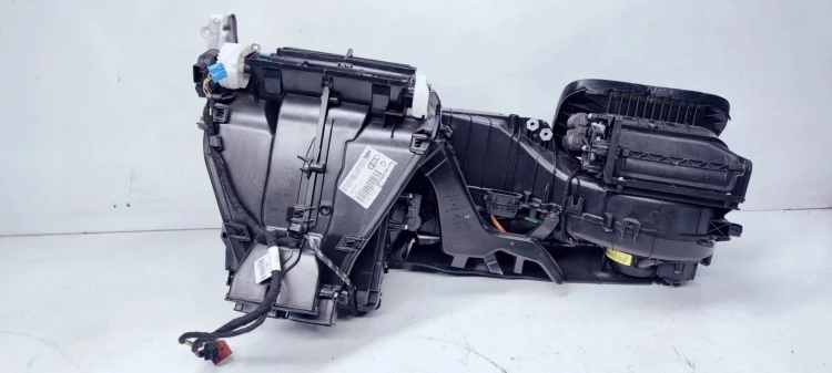 NAGRZEWNICA KOMPLETNA AUDI A3 8P LIFT 8P1820003Q