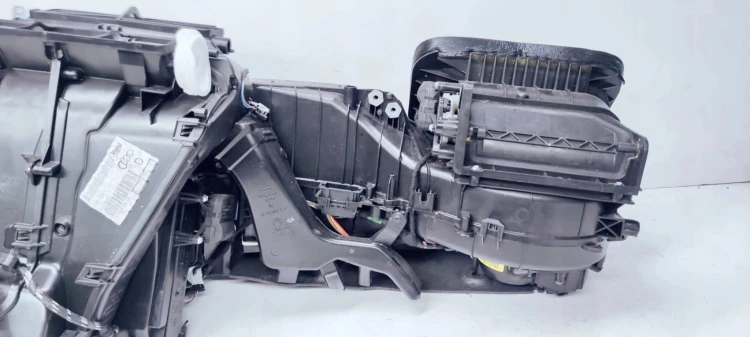 NAGRZEWNICA KOMPLETNA AUDI A3 8P LIFT 8P1820003Q