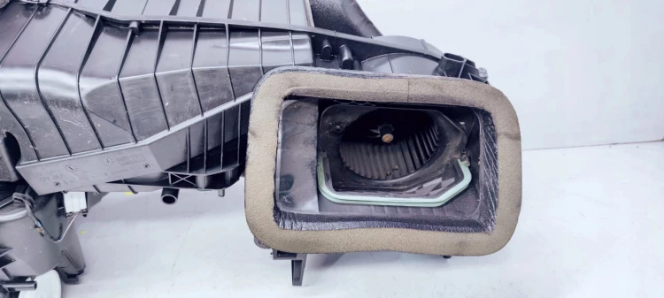NAGRZEWNICA KOMPLETNA AUDI A3 8P LIFT 8P1820003Q
