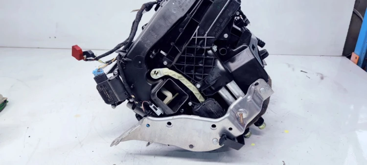 NAGRZEWNICA KOMPLETNA AUDI A3 8P LIFT 8P1820003Q