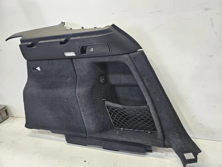BOCZEK BAGAŻNIKA PRAWY AUDI Q5 8R 8R0863880F