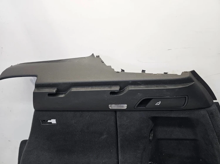 BOCZEK BAGAŻNIKA PRAWY AUDI Q5 8R 8R0863880F