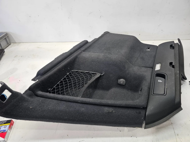 BOCZEK BAGAŻNIKA PRAWY AUDI Q5 8R 8R0863880F