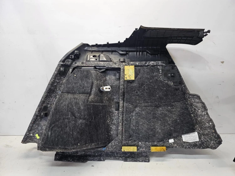 BOCZEK BAGAŻNIKA PRAWY AUDI Q5 8R 8R0863880F