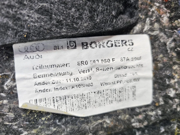 BOCZEK BAGAŻNIKA PRAWY AUDI Q5 8R 8R0863880F