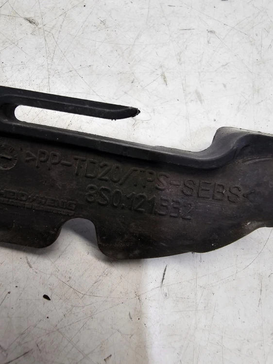 KIEROWNICA POWIETRZA PRAWA AUDI TT 8S 2. TFSI 8S0121332