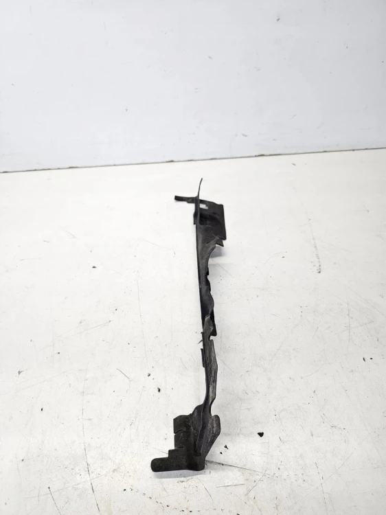KIEROWNICA POWIETRZA PRAWA AUDI TT 8S 2. TFSI 8S0121332
