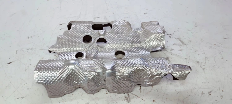 OSŁONA TERMICZNA WYGŁUSZENIE AUDI A6 C8 05L103954B