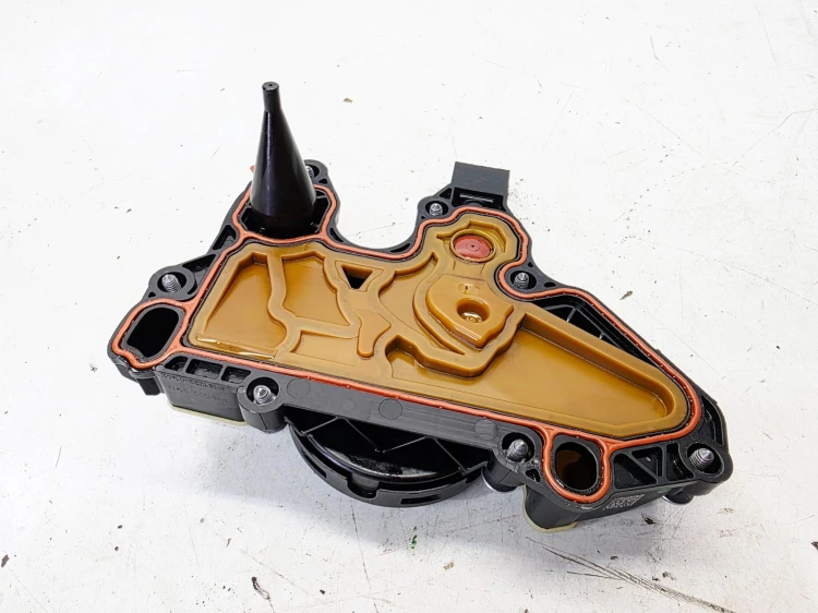 ODMA SEPARATOR OLEJU AUDI A4 B9 A5 Q5 FY 2.0 TFSI 06K103495BK