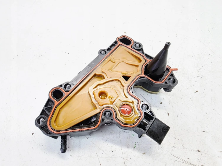 ODMA SEPARATOR OLEJU AUDI A4 B9 A5 Q5 FY 2.0 TFSI 06K103495BK