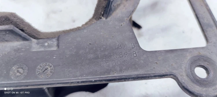OSŁONA PÓŁOSI LEWA AUDI A4 B8 A5 8K0863187B