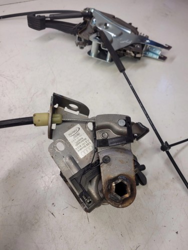 MECHANIZM HAMULCA RĘCZNEGO AUDI Q7 4L 7L8721812D
