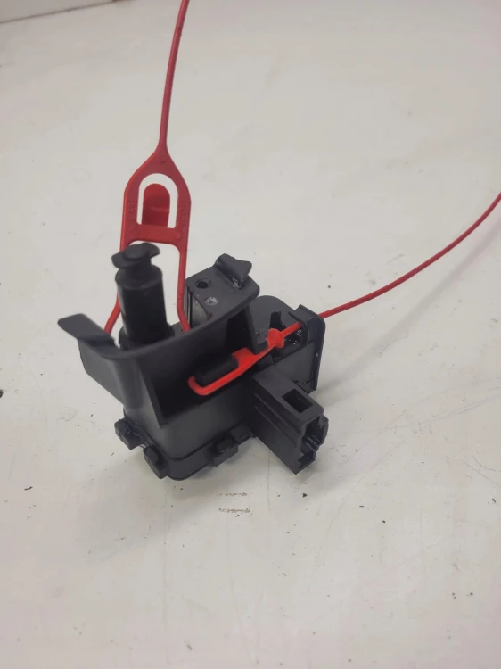 SIŁOWNIK KLAPKI PALIWA AUDI A4 A5 A6 Q5 8K0862153C