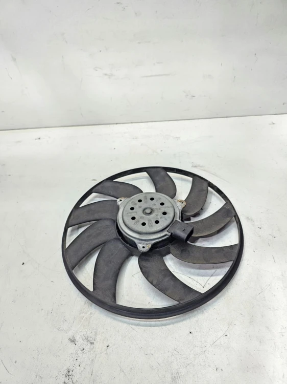 WENTYLATOR (MNIEJSZY) AUDI Q5 A4 A5 8K0121003M 993454J-D