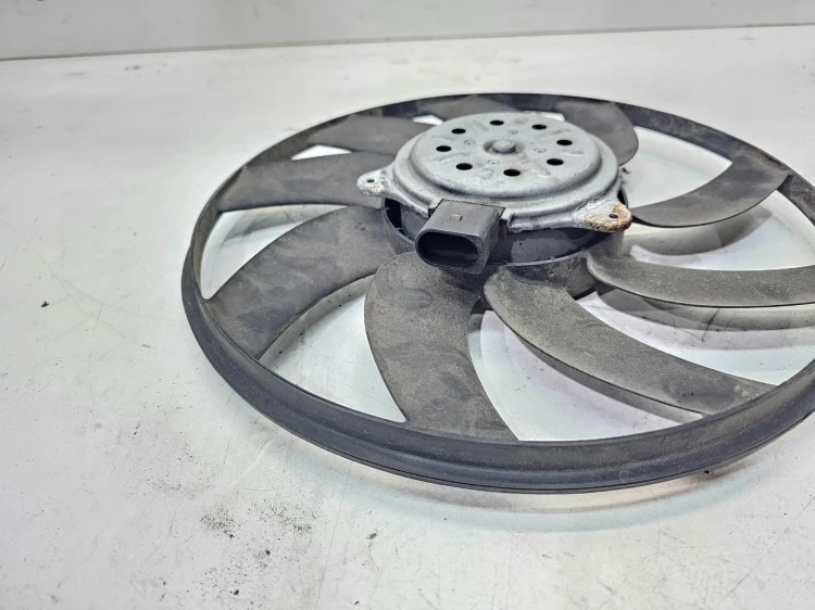 WENTYLATOR (MNIEJSZY) AUDI Q5 A4 A5 8K0121003M 993454J-D