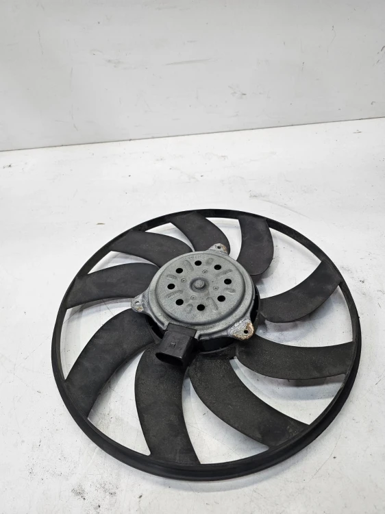WENTYLATOR (MNIEJSZY) AUDI Q5 A4 A5 8K0121003M 993454J-D