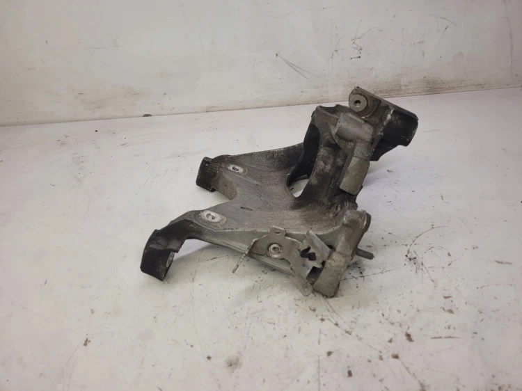 ŁAPA SILNIKA WSPORNIK PRAWA AUDI A4 A5 8W0399296E