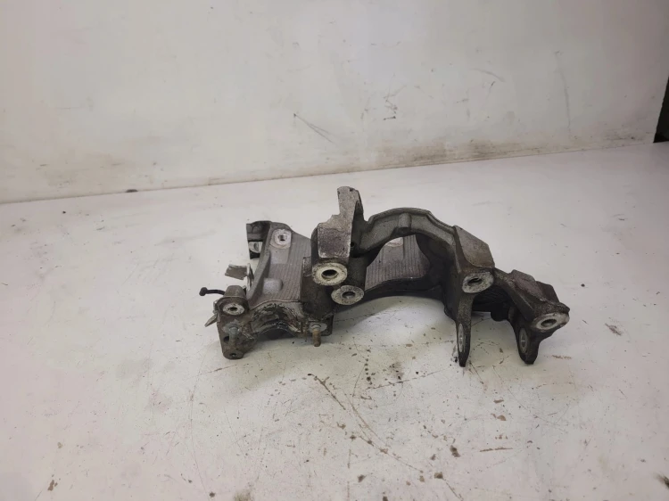 ŁAPA SILNIKA WSPORNIK PRAWA AUDI A4 A5 8W0399296E