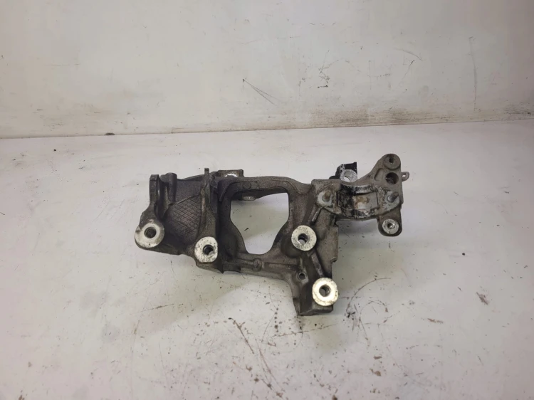 ŁAPA SILNIKA WSPORNIK PRAWA AUDI A4 A5 8W0399296E