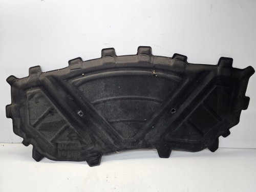 WYGŁUSZENIE MASKI AUDI Q3 8U 8U0863825A