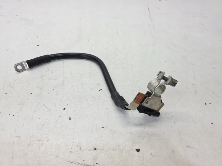 KLEMA MINUSOWA AUDI VOLKSWAGEN SEAT SKODA 8S0915181B